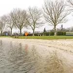 Holiday park Maasparcje Met Hottub,firepit En Kamadobbq