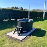 Maasparcje Met Hottub,firepit En Kamadobbq