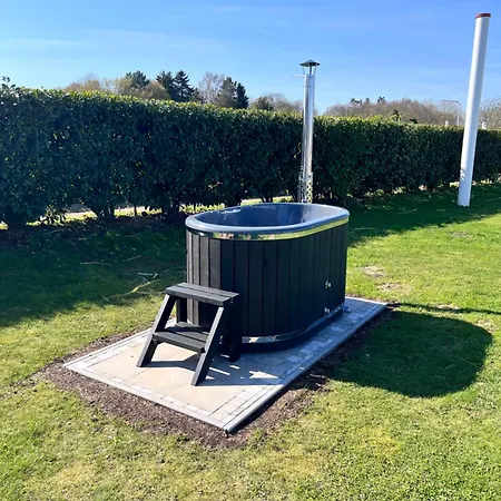 Maasparcje Met Hottub,firepit En Kamadobbq