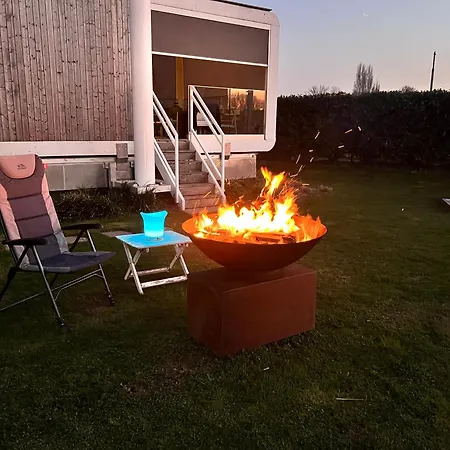 Maasparcje Met Hottub,firepit En Kamadobbq ホリデーパーク